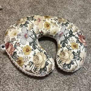 Nursing pillow